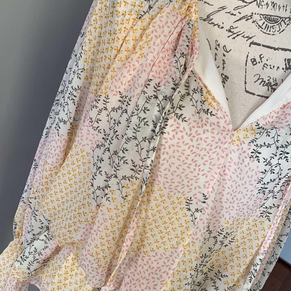Patterned flowy blouse - Picture 5 of 7